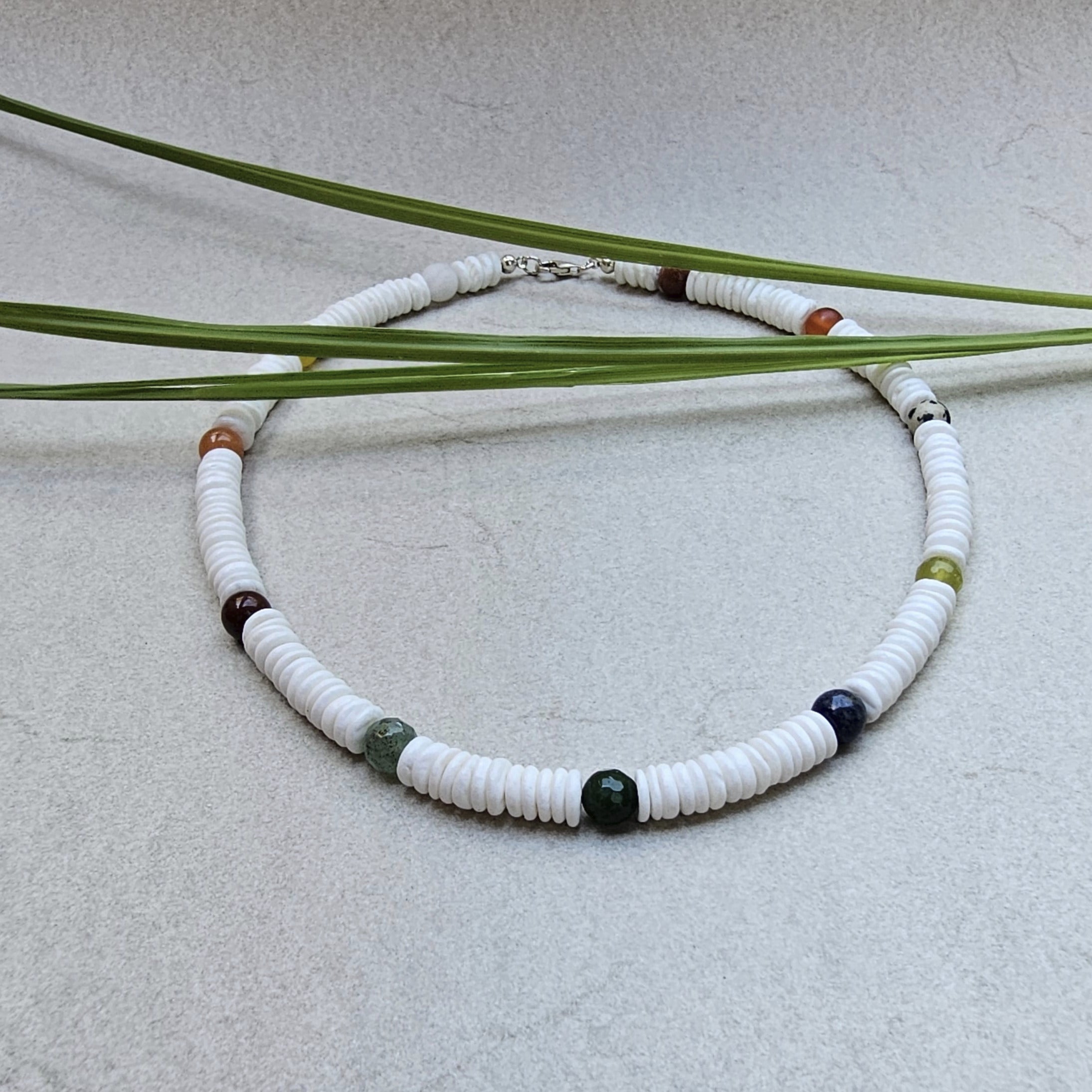 Kette Perlmutt und Edelsteine