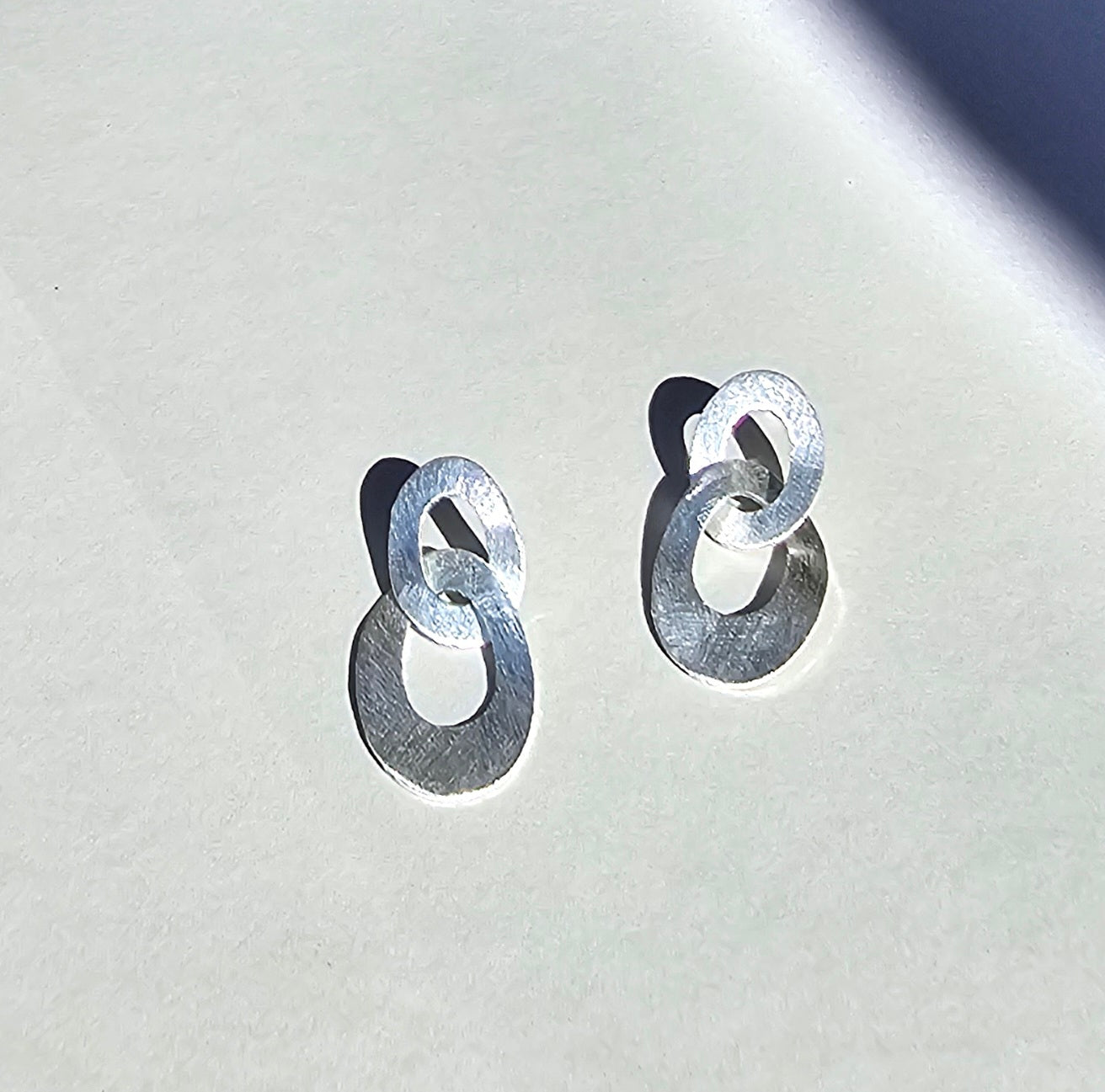 Geometrische Ohrstecker Oval