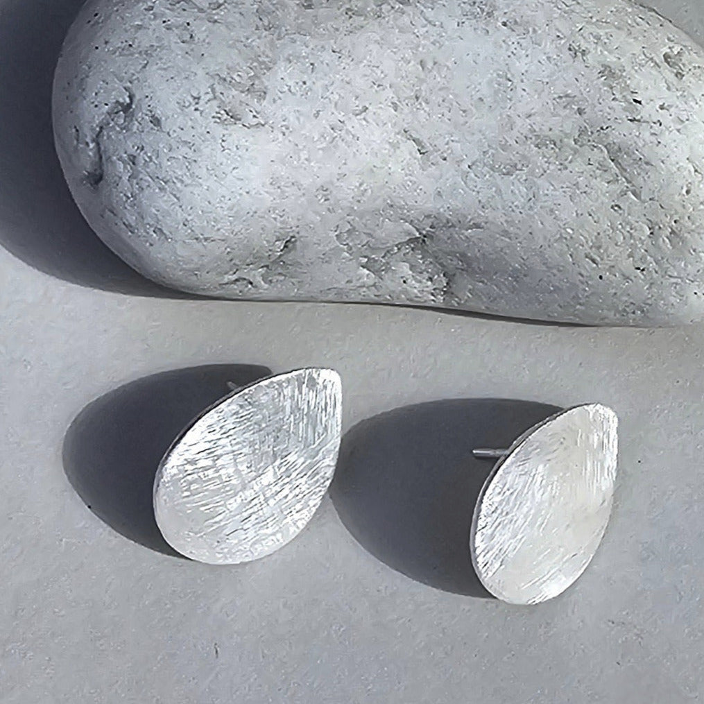 Ohrstecker in Tropfenform