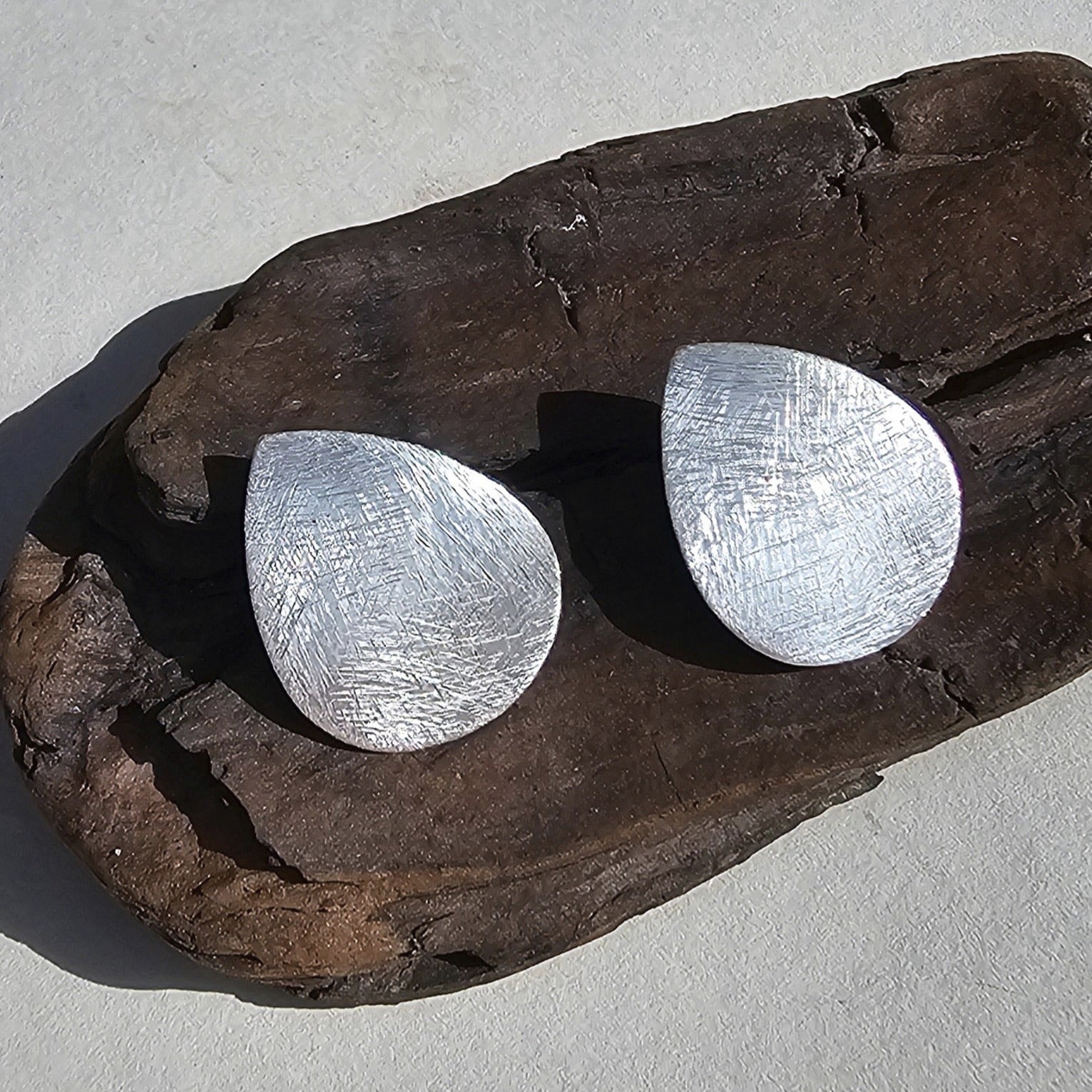 Ohrstecker in Tropfenform