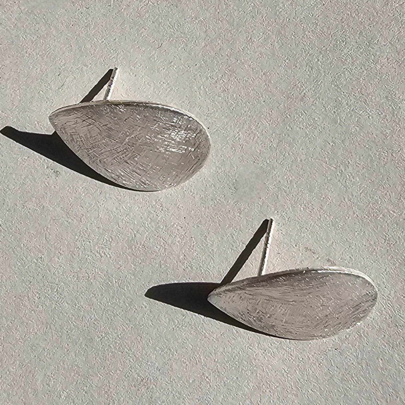 Ohrstecker in Tropfenform