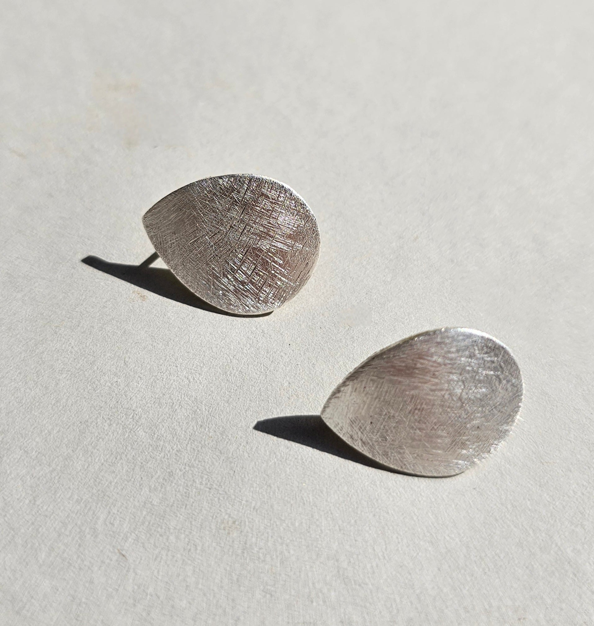 Ohrstecker in Tropfenform