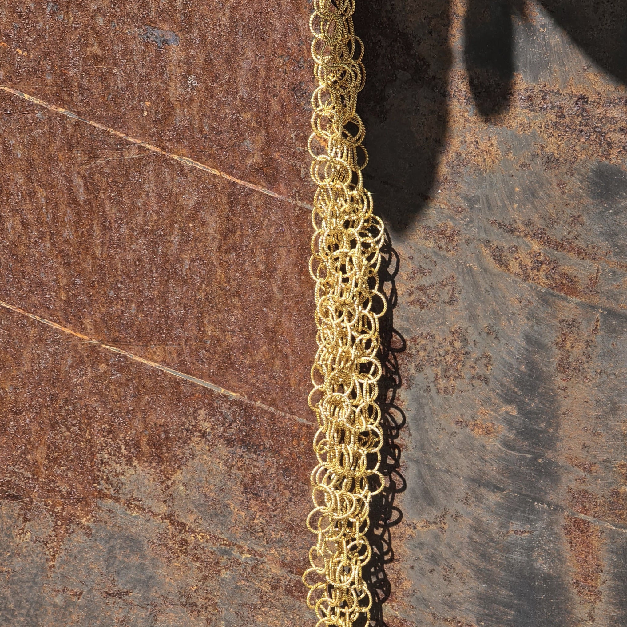 Gold plattiertes Ring Collier, eine besondere Kette