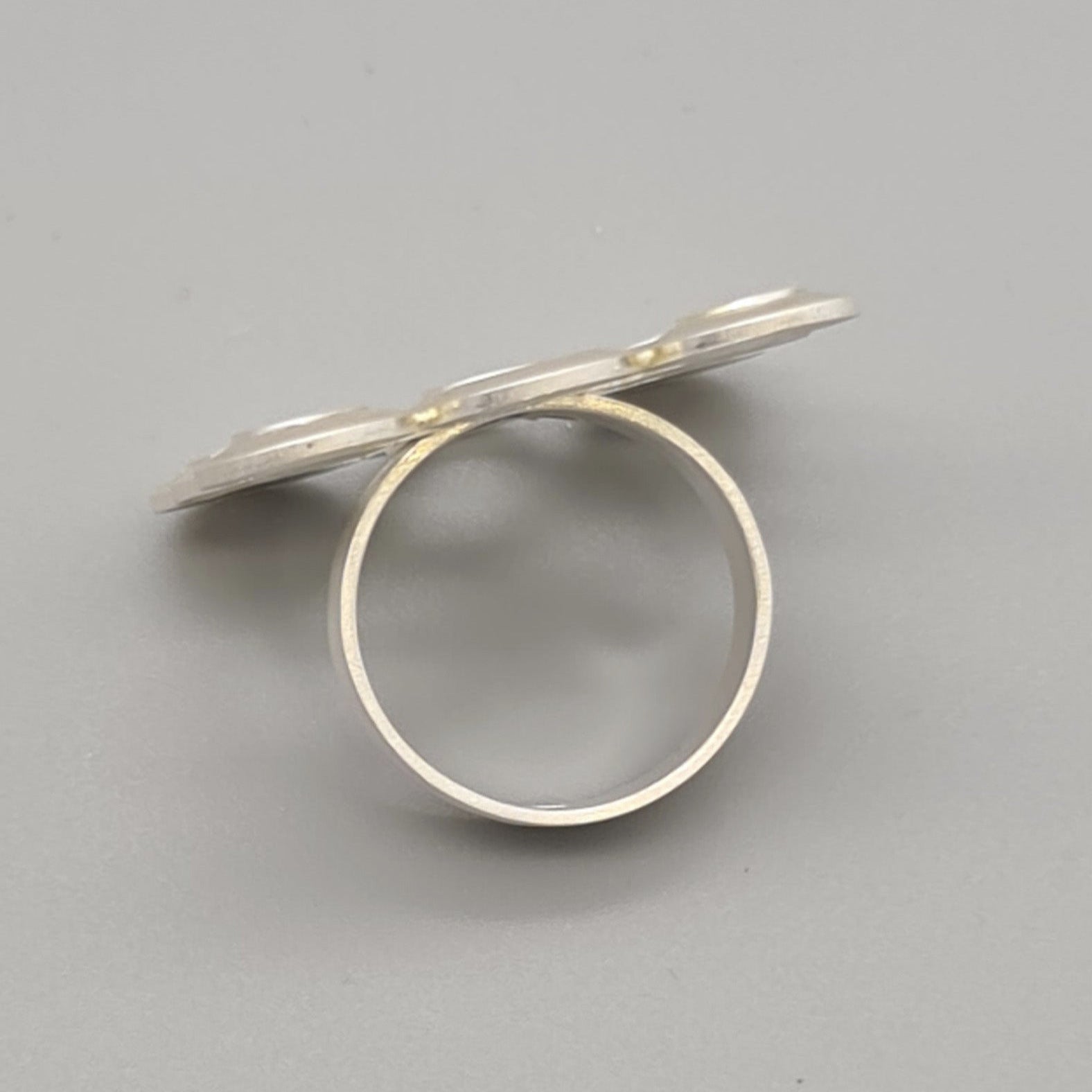 Ring Silber rund in eckig