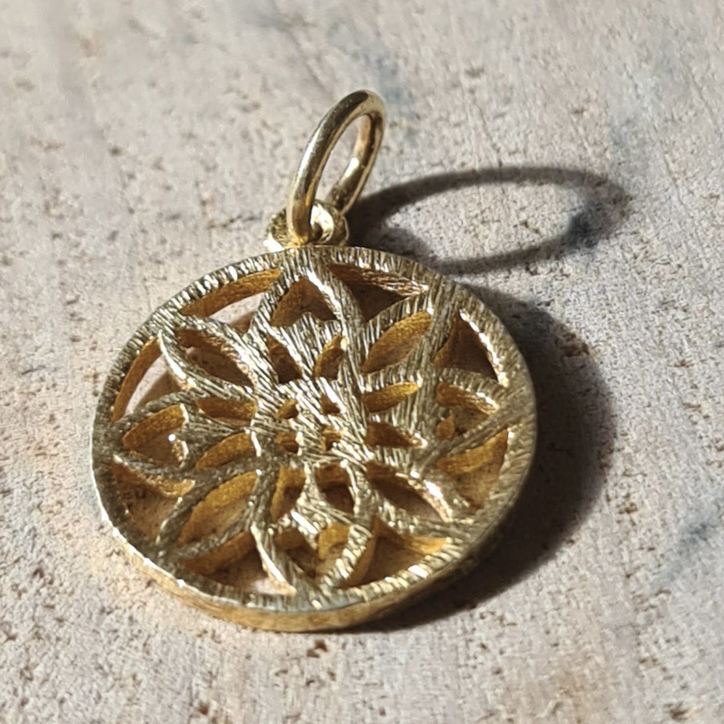 Kettenanhänger Mandala goldfarben