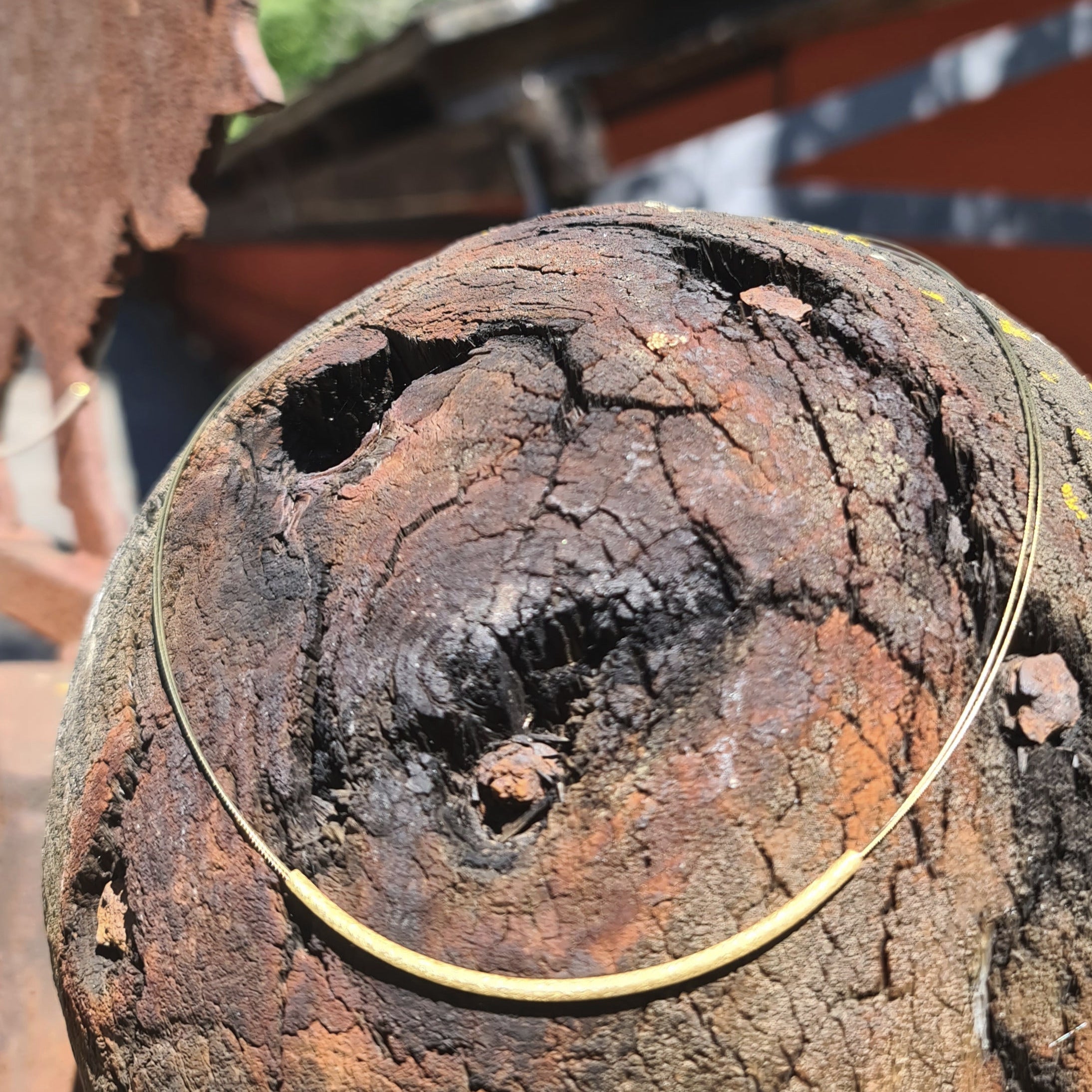 Kette mit geschwungenem Goldröhrchen