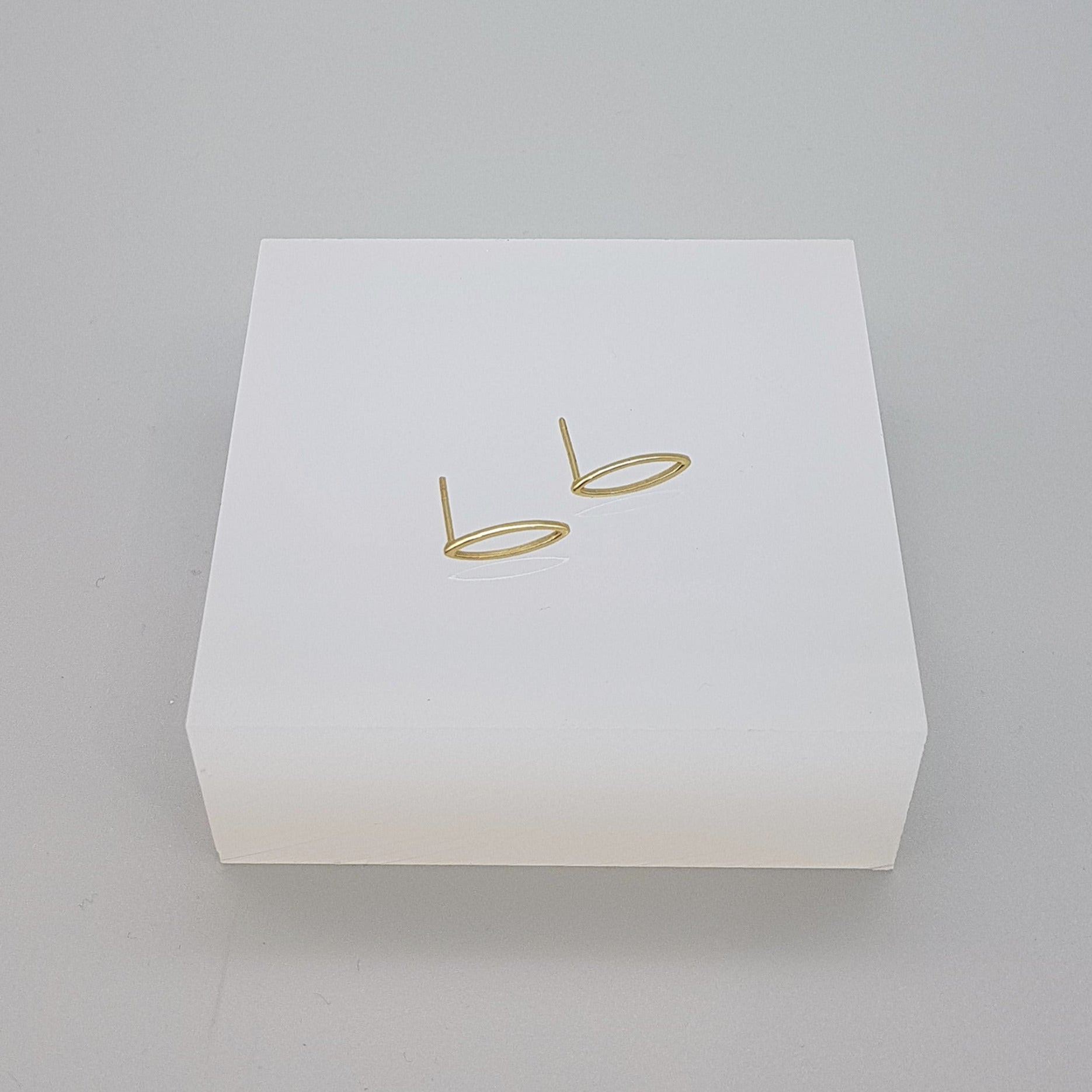 Ohrstecker oval lang Gold