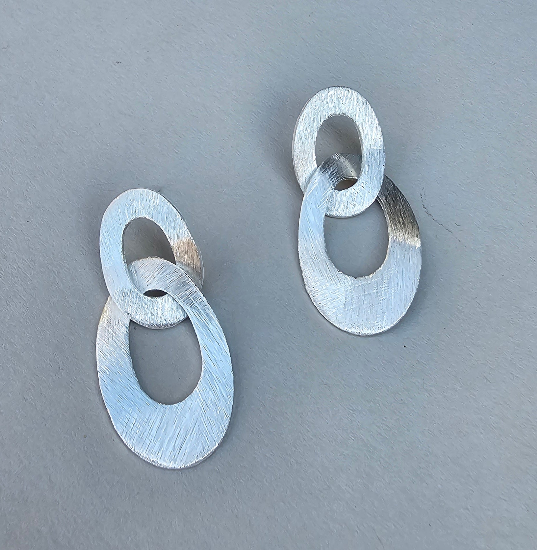 Geometrische Ohrstecker Oval
