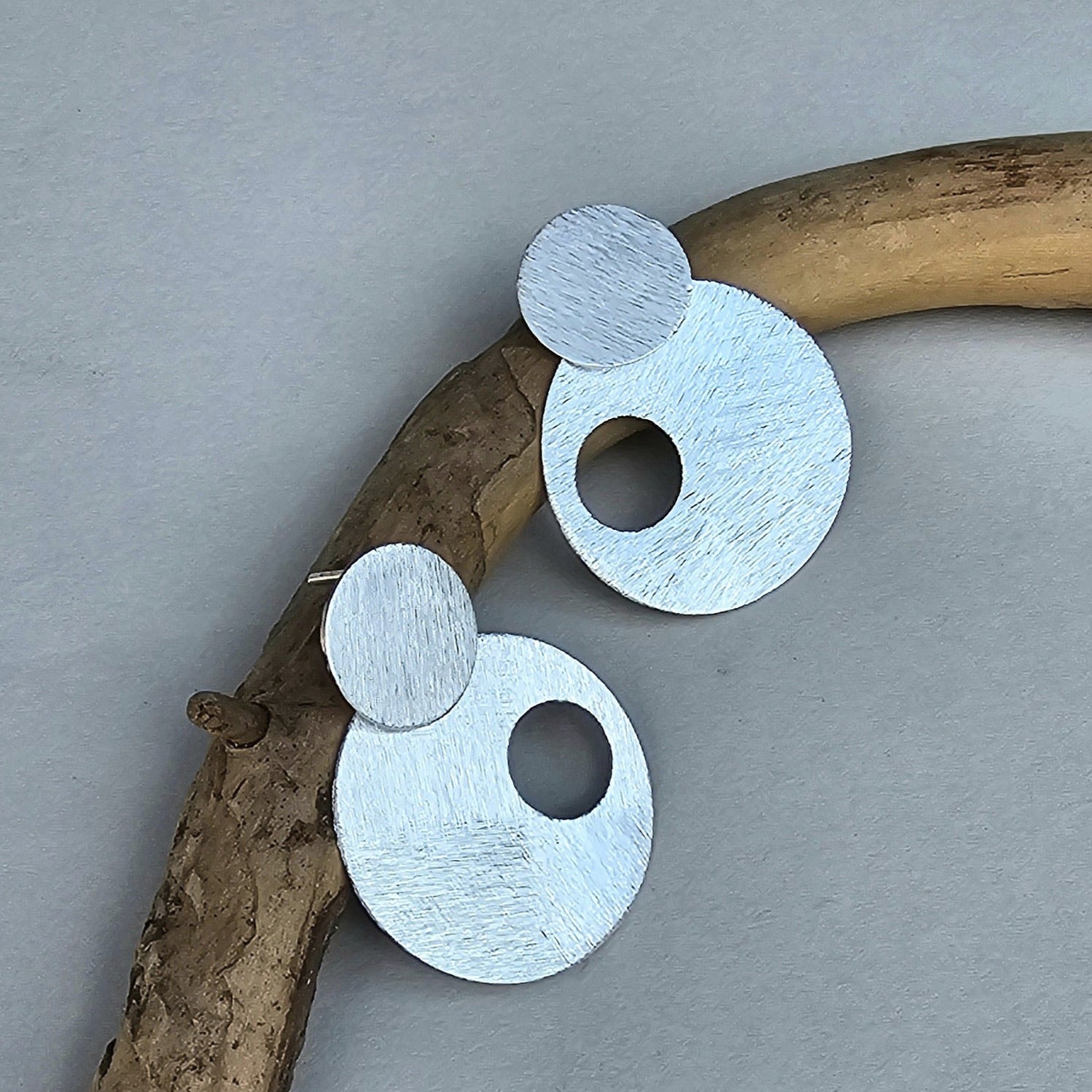 Ohrstecker mit Durchblick