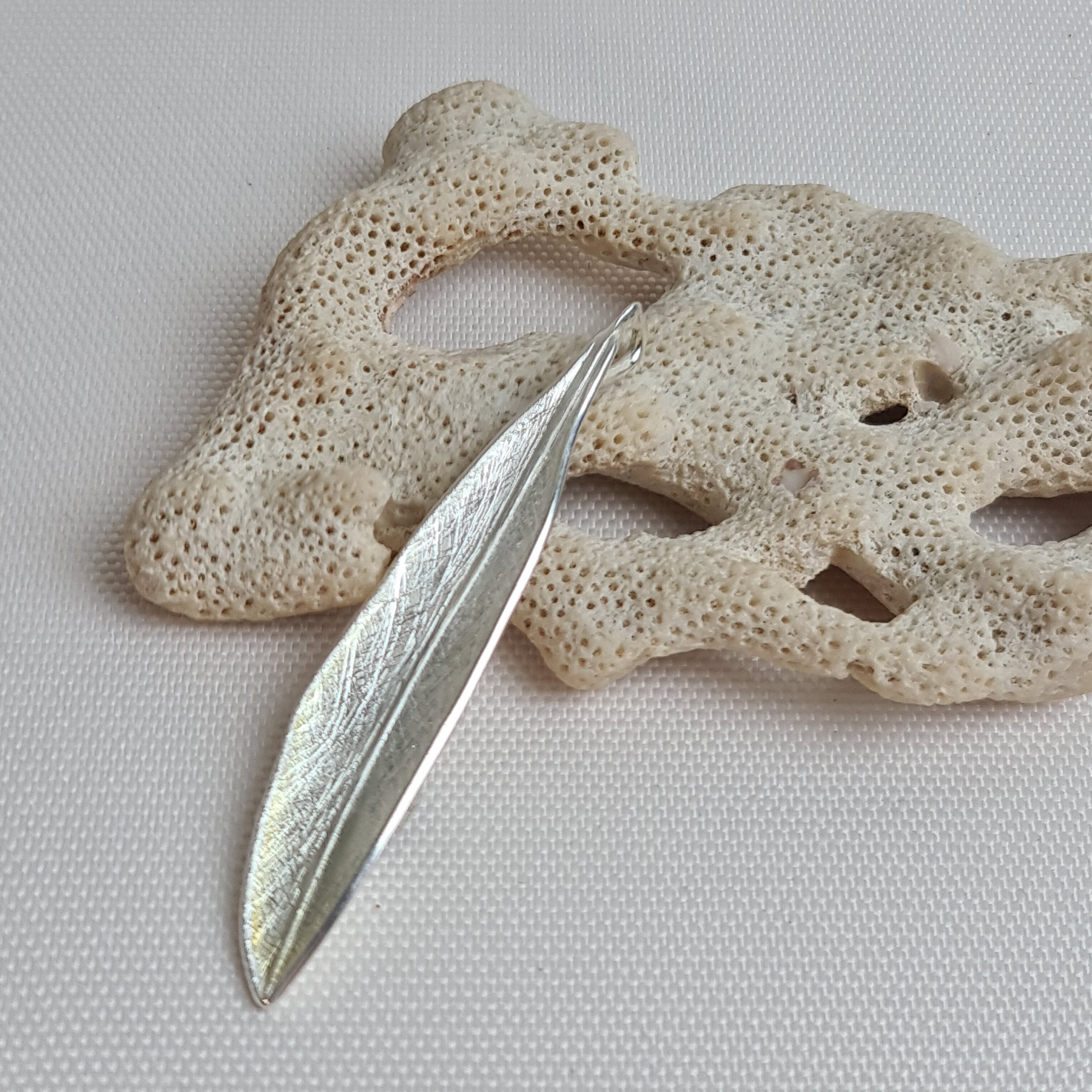 Kettenanhänger langes Blatt