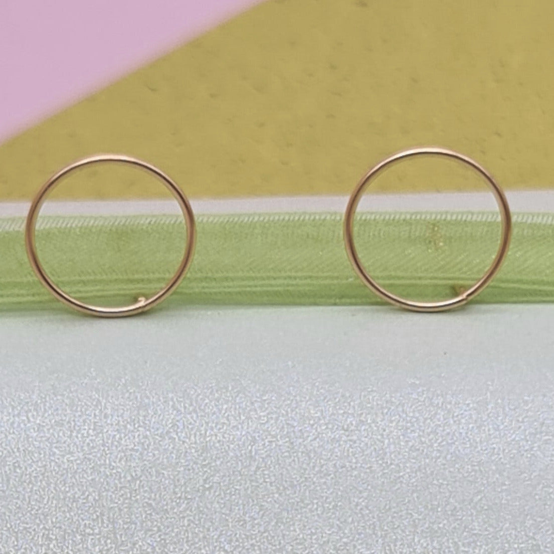 Minimalistischer Kreis-Ohrstecker