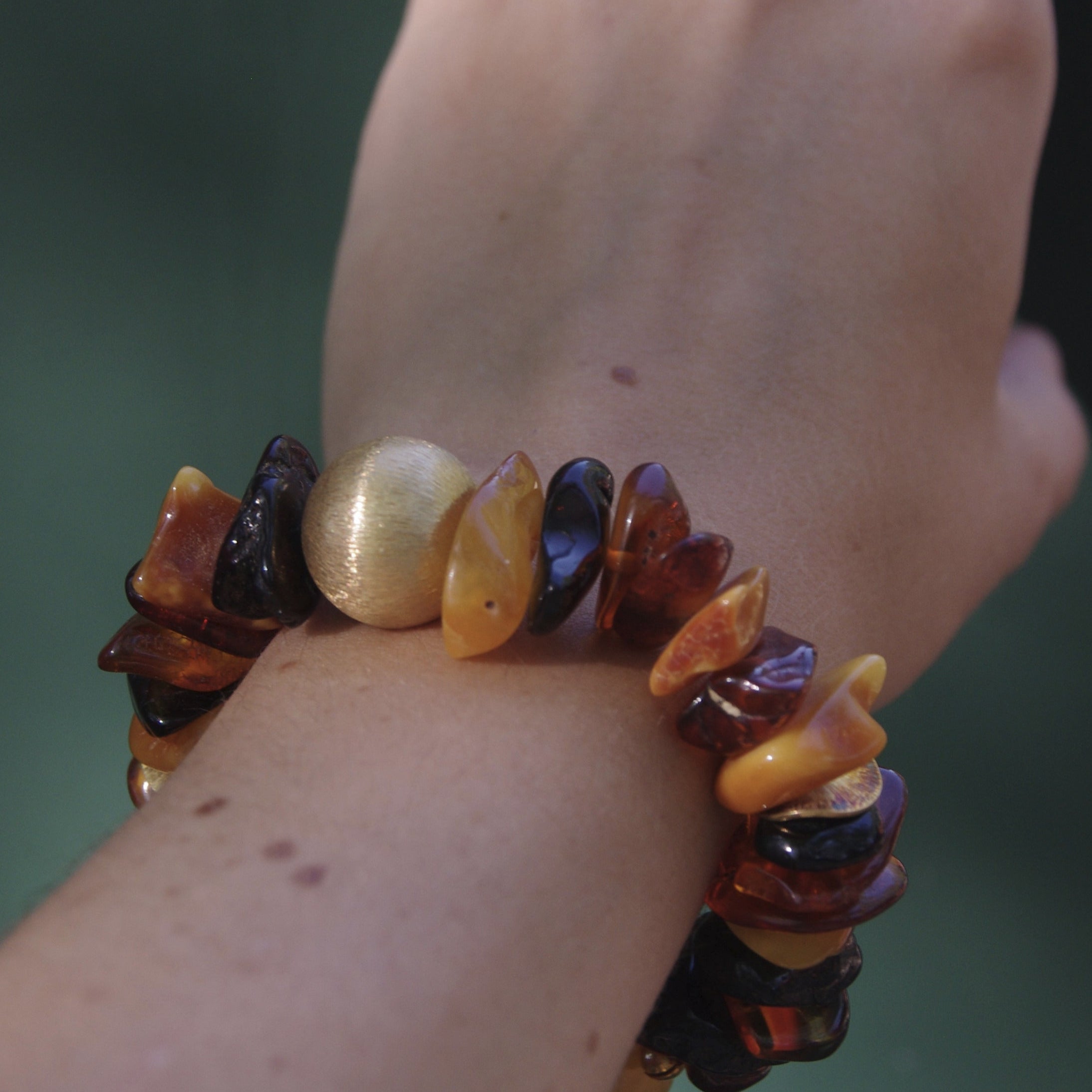 Armband Bernstein mit Goldkugel